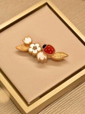 Van Cleef & Arpels brooch